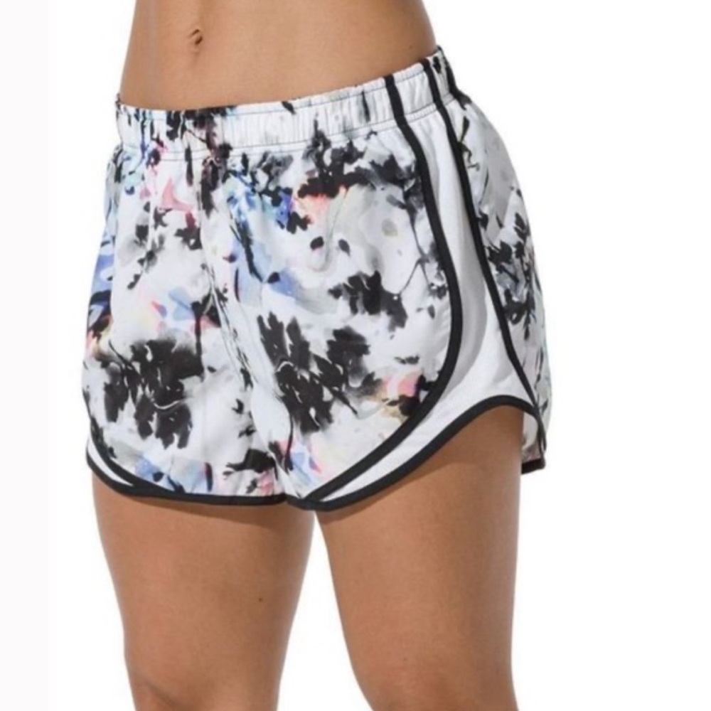 Nike Dri-Fit Tempo Women’s Floral Athletic Running Shorts Built in Underwear